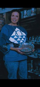 "Wildwood Flower" is a traditional song, particularly associated with The Carter Family, who recorded it in 1928. June Carter Cash, a member of the Carter Family, later recorded her own version as part of her final album, also titled "Wildwood Flower," released posthumously in 2003. This album served as a career retrospective for June, featuring classic Carter Family songs and originals, and was recorded at the Carter Family estate in Maces Springs, Virginia, with the help of her family. | Kris 