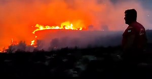 Φωτιά στην Εύβοια: Σε 3 μέτωπα η πυρκαγιά - Τραυματίστηκε πυροσβέστης
