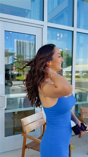 Drybar Shops Hawaii on Instagram: "Before the Christmas cocktails and sparkly dresses… there’s Drybar Hawai‘i. Come in for the blowout that makes every holiday party better. Link in bio to book your appointment! #drybar #dryabarhawaii #drybarshopshawaii #honoluluhawaii #goodhairdays #blowoutstyles #drybarshopsus #holidayhair"