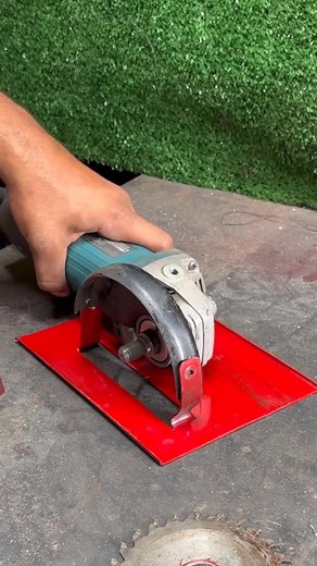 316K views · 1.7K reactions | The simple adapter that completely transforms an angle grinder A small idea that makes a huge difference. #USA #ToolHack #CreativeUpgrade | Do It YourSelf | Facebook