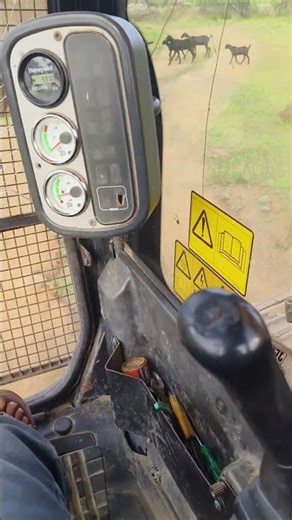 Inside View of JCB excavator in Action! Real Operator POV 👷‍♂️ JCB Chain Movement #shorts #jcb3dx