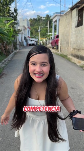 Competencia entre Angie Fire y Pelo en Pausa