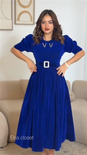 Elsa Closet on Instagram‎: "بسم الله على بركة الله اول موديل من تشكيلة رمضان و عيد 2026 ✨فستان ايلا ✨ ✨La robe AYLA✨ Tissu daim de haute qualité Taille 1 : 36 / 38 Taille 2: 40 / 42 Taille 3 : 44 / 46 Taille 4 : 48/50/52 la longueur : Midi ( 120 cm à partir de épaule) Prix : la robe 5500 da couleur : bleu / noir • modèle (porte Taille 1 ) La livraison disponible 69 wilaya ———————— + Pour commander envoyer nous un msg en privé. ————————"‎