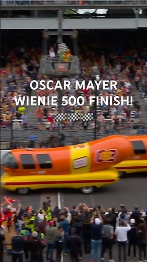 HOT DIGGITY DOG! NEW YORK DOG WINS THE ‪@oscarmayer‬Wienie500! 😱