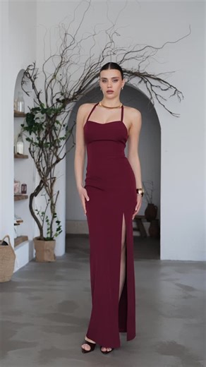 ВИРОБНИЦТВО ЖІНОЧОГО ОДЯГУ on Instagram: "Сукня на тонких брителях з акцентом на спинку - для прихильниць оригінальних образів 🖤 ▪️ Ціна: 2125₴ ▫️ Кольори: чорний, молочний, бордовий, зелений, шоколадний ▫️ Матеріал: костюмна креп діагональ преміум класу ▫️ Розміри: XS, S, M, L 💌 Пишіть у direct — підберемо розмір 📦 Доставка по Україні та світу Арт 571"