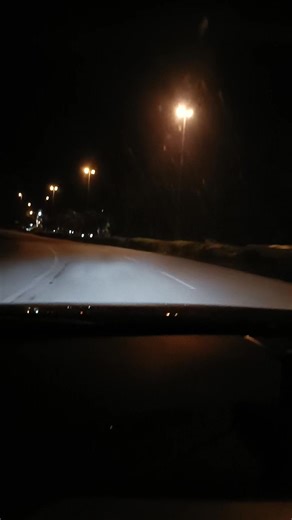 Lelaki tak bercerita. Tapi dengan anak memang mereka kalah. Mak janji dgn anak nak pi ambik lepas isyak. Tapi pak tu yg over rindu kat anak lebih dari mak, tak sabaq nak tgu isyak, lepas maghrib kalut ajak pi dah nak ambik anak dara dia bawak balik rumah. Dengan kain pelikat dia, 15 min sampai, dekat saja. Kami asal bukan org Changlun. Sama2 berhijrah dari daerah lain dan bina kehidupan disini dah lebih 20 tahun. Anak pun takdak rasa homesick bila di sini, maybe faktor dekat, enjoy campus life, 