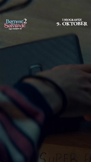 Børnene fra Sølvgade er tilbage! 🎈Klar til nye eventyr i 'Krig og Kaos' ⚔️🌪️ Glæd dig til årets familiefilm – eller spring ventetiden over, og tag til forpremiere nær dig den 27.-28. september. | Nordisk Film - fordi vi elsker film!
