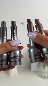Sig farvel til ujævne, tynde og sværformede bryn! Prøv Odalit, vores topbedømte brow-brush, som giver dig fyldige, naturlige bryn, du vil elske hver dag. 😍 Vidste du, at over 70 % af alle kvinder synes, at deres bryn er for tynde eller svære at forme? Odalit klarer det — på bare få sekunder. Bare ét strøg, og se: ✨ Fyldigere bryn, der ser naturlige ud 💖 En mere jævn form uden huller ⏱️ Et perfekt resultat, der holder hele dagen Odalit – nemmere, flottere, mere naturlige bryn. | Odalitbeauty DK