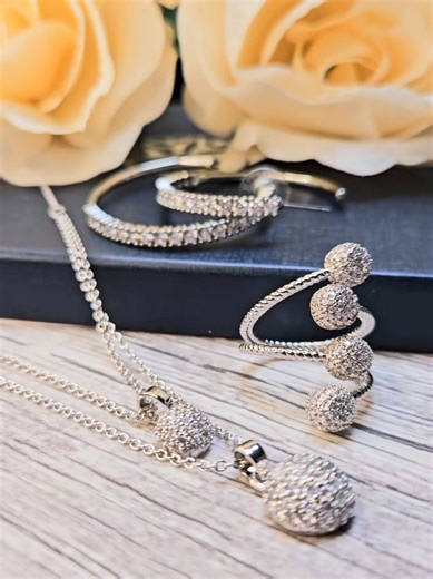 joyeria con baño 4 baños de oro de 18k. hacemos envíos 🇺🇸 Joyeria que ELEVA cualquier tipo de outfits ✨️ #paratiiiiiiiiiiiiiiiiiiiiiiiiiiiiiii #accesoriosdemoda #joyeriademoda #outfitsideas #regaloparamama