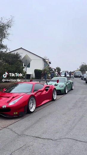 Porsche GT3 RS vs Ferrari 488 GT3 Showdown