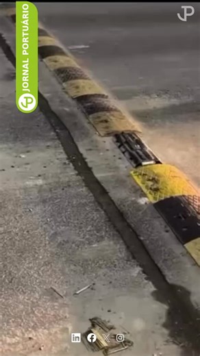 JORNAL PORTUÁRIO® on Instagram: "Isso aqui não é apenas uma lombada. 🛑🛣️ É tecnologia de ponta trabalhando silenciosamente no asfalto. Por baixo dessa estrutura aparentemente comum, existe um scanner de alta precisão que inspeciona caminhões em movimento, sem precisar parar, sem filas e sem abordagem manual. O sistema UVGuard usa câmeras de alta resolução para gerar uma imagem completa do chassi em tempo real. Enquanto o veículo passa, o software analisa automaticamente e consegue identificar: