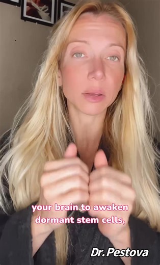 👉🏼Wake up dormant stem cells and hair follicles by rubbing fingernails together (Balayam Yoga). It is an alternative, non-invasive practice believed to stimulate hair follicles and potentially reduce hair loss by increasing blood circulation and activating nerve endings. 👋🏼 How it Works: The practice involves rubbing the fingernails of one hand against the other (excluding thumbnails) for 5–10 minutes daily which increases blood flow up the arms and into the head. 🤌🏼 Scientific Standing: T