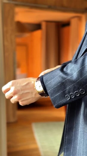 Élégance Masculine on Instagram: "journée à la maison 🏡 c’est une tenue simple mais élégante afin de recevoir ma sœur pour faire du montage YouTube ! #suitstyle #bespokesuit #élégance #sartorialstyle #grwm"