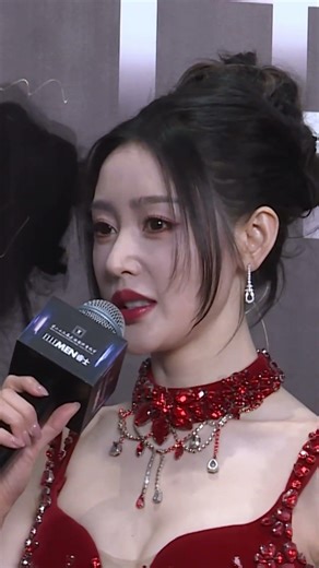 #Why is Zhang Tian ai blushing when she smiles