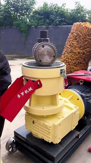 Watch this powerful pellet making machine in action! 🌽 #food 🥦#feedmachine