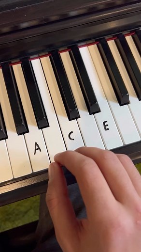 Keys Tutorials on Instagram: "An easy way to sound like a pro #pianotutorial #piano #tips #tipsandtricks #tutorial #lessons"