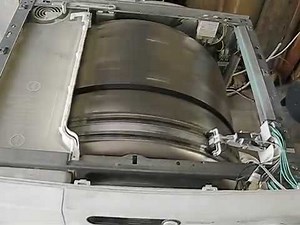 L'intérieur d'un séche-linge en fonctionnement/Inside clothes dryer running