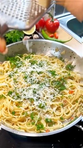 Simple Spaghetti Recipe | Easy & Delicious Spaghetti in 10 Minutes!