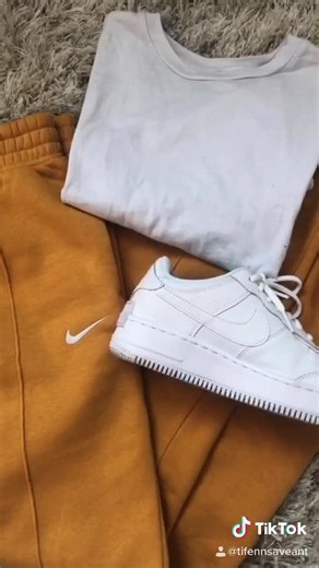 ☁️💛✨ #fyp #tiktokfashion #quarantineoutfit #ootd #outfitinspo