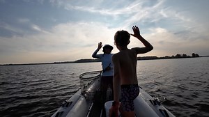 Our latest video is now up on Youtube. The Chesapeake Bay is famed for its abundant blue crab so while we are in the Chesapeake dodging the hurricane season we go about catching these tasty critters. Part of the fun in fishing new areas is working out how to catch the local fare. We have no idea what to do, get no advice from the locals and just go about learning the best we can and have a ton of fun in the process. Join us on this journey in some stunning parts of the Chesapeake catching blue c