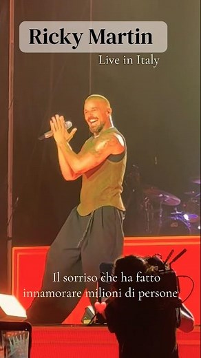 Ricky Martin Gets the Crowd Dancing 🔥 Por arriba, Por Abajo Live in Italy 2026 #rickymartin