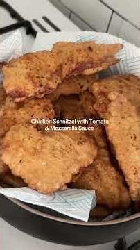 Chicken Schnitzel with Tomato & Mozzarella Sauce Schnitzel with chicken golden, crispy, and so easy