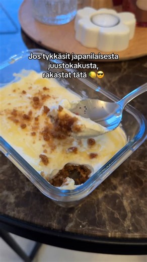 Iida-Maria on Instagram: "Sitruunajuustokakku aamupalaksi? Yes please! 🍋 Tässä ohje tyhmän helppoon aamupalaherkkuun ja mun tän hetken obsessioon. Myös siinä tapauksessa että et tykänny japanilaisesta juustokakusta, luulen että tykkäisit tästä. 😏 Makrot ja kalorit: 432 kcal 29 prot. 49 hh 13 rasvaa Musta tuntuu et oon nyt unlockannu jotain näillä @valiofi valmiilla kreemeillä. Tällä hetkellä mietinnässä kinuskikreemillä joku muunnos tästä. 💭 #sitruunajuustokakku #kalorivaje #elämäntapamuutos 