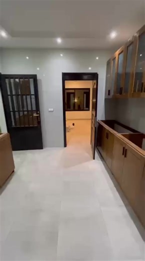 Location TP Maison Basse à Ngaliema 📍 Réf: Palais de marbres ➡️ Composer de : • 3 Chambres, Grand Salon, Salle à manger, Cuisine & Dépôt. • 3 Salles de bains & Toilette visiteurs • Parking 8 véhicules⁠, Eau & électricité stable ➡️ Loyer : 2.500 $ TTC ➡️ Garantie : 3 1 mois de commission Plus d’infos ☎️:243895314877 #etatsunis🇺🇸 #france🇫🇷 #londres🇬🇧 #congolaise🇨🇩 #canada_life🇨🇦