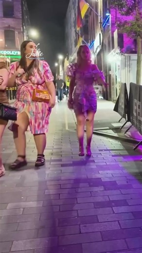 This Manchester Night Walk Turned Heads 🔥✨#HRShorts #NightWalk #CityLife #FYP
