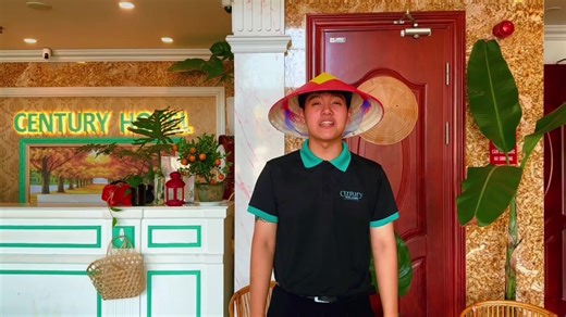 Một chốn bình yên - dành cho những người muốn tìm đến một nơi an yên. Nếu bạn đang phân vân tìm cho mình một nơi xa lánh ồn ào, trở về với không gian tươi xanh để bỏ lại tất cả bụi bặm bên ngoài của một chiếc áo, rời xa âm điệu còi xe của một thành phố náo nhiệt, thì Hãy một lần thử đến trải nghiệm với các căn phòng tại Century Hotel Danang thuộc dạng mô hình tất cả các phòng đều có một không gian riêng biệt được tạo nên bởi những hơi thở của tự nhiên, là nơi thích hợp để sống chậm, trong một kh