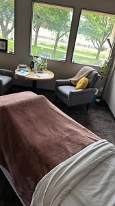 Every session begins long before my client arrives ✨ I prepare the bed with intention each layer set with care to hold, support, and restore. Before we begin, I cleanse the space with palo santo smudge spray to clear away any energy that may be left behind from previous clients, creating a fresh, sacred energy for healing to flow. Today’s client chose to add the Biomat, offering yet another layer of support through gentle infrared healing. The body softens, the mind releases, and the energy begi