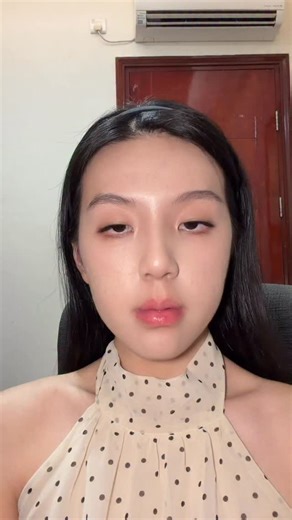 Clarissa Chamanty on Instagram: "products: dior rosy glow stick 015 cherry // givenchy prisme libre skin-caring concealer n120 // judydoll highlighter contour duo cold tone #makeup #makeuptutorial #blush"