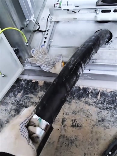 how do electrical High voltage line fitting work 💡⚡#ElectricalSafety #ElectricalWork #ElectricalVideo #HighVoltage #DangerHighVoltage