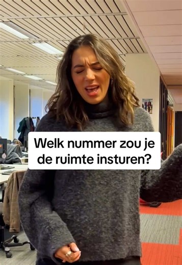Aliens rickrollen? Yes please 🫡 ⏰ Je hebt nog 4 uur om te stemmen op De Tijdloze 100. Stem jouw top 3 in De Tijdloze 100 via het Tijdloze-kanaal op VRT MAX. #DeTijdloze100 #rickroll #timelessmusic #flowindey #oasis