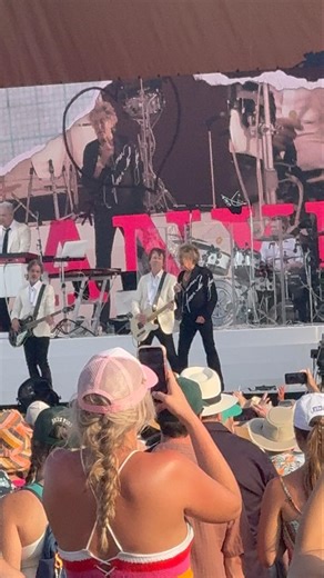 Rod Stewart Maggie May New Orleans, Jazz, and Heritage Fest ￼