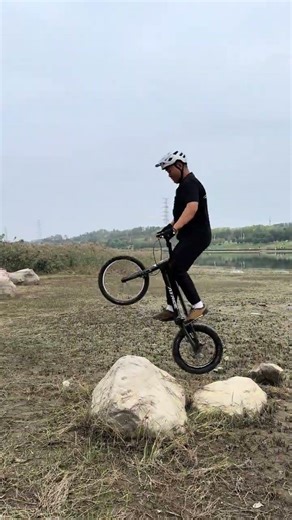 Riding High: Mastering the Dual-Wheel Drive Bike in Rising Heat