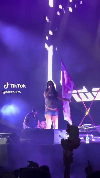 Anna-Everyday Live Performance: Trap Queen Vibes