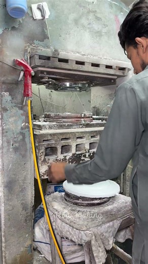 Making of Stylish Melamine Round Plate