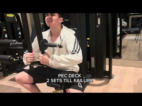 MY CHEST & SHOULDER DAY AS A 14 YO BODYBUILDER (POSING AT THE END)