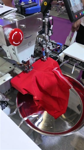 Automatic trouser leg rolling machine