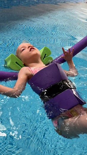Mimoo happily floating independently in the water 😍 Hydrotherapy is particularly beneficial for children with cerebral palsy since it allows them to move freely without the added difficulty of their body weight. Physical benefits include: ▶️ Improving heart function ▶️ Increasing resistance ▶️ Relieving and reducing pain in the joints and muscle ▶️ Helps to protect against injuries while exercising ▶️ Reduces discomfort while exercising ▶️ Build muscle and muscle control ▶️ Help build better ci