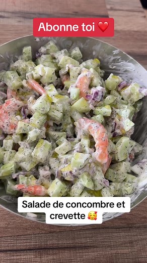 Salade d'été concombre et crevettes facile à réaliser