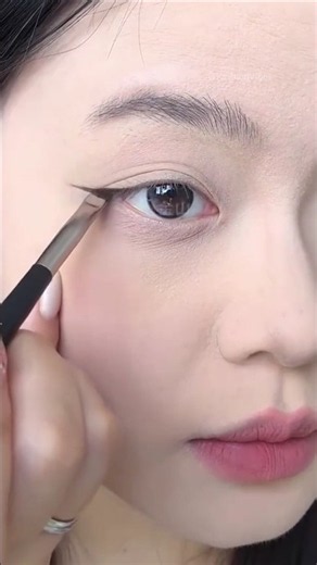 How to get the smoothest eyeliner ever ✨ #eyeliner #makeuptutorial