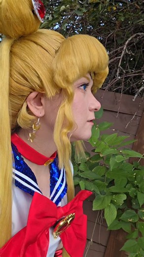 Sharlene on Instagram: "gonna work on my Sailor venus wig. enjoy some Sailor moon content! wig made by me costume Miccostumes I added accessories ✨️ #sailormoon #sailormooncosplay #usagitsukino #foryoupage"