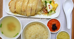 The History of Hainanese Chicken Rice is the Story of Singapore
