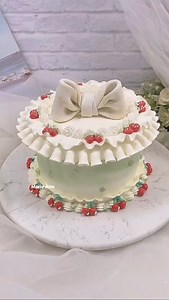 Beautiful Ruffles Decorated Cake 😍😍 | Simple and easy cake decorating tutorial #cakesofinstagram #cakedecorating #cakedesign #cakestagram #cakelover #cakeart #decoration #tutorial #learning #caketutorial #usareels #usa #california #florida #viralreels #Virginia #philadelphia #texas #NYC #tipster #Alabama #tenessee #houston #losangeles | Marie Ann