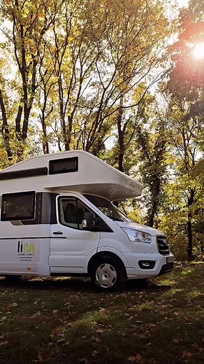 🌿Team building koji se zaista pamti? Ne u istoj sali, ne u još jednom hotelu — već tamo gde tim postaje bliži: na putu, u prirodi, u iskustvu. 🏕️Uz Camper4Rent možete iznajmiti jedan ili više kampera za vaš korporativni retreat: moderne, opremljene i spremne za avanturu koja podiže energiju i povezuje ljude. Bilo da želite vikend reset, brainstorming van grada ili nagrađivanje tima — bolje se radi kada se menja perspektiva. A perspektiva je potpuno drugačija kad se gleda kroz prozor kampera. C