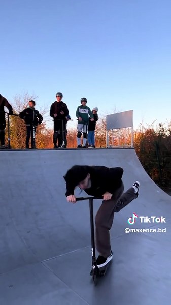 Reprise de Trottinette Freestyle au Skatepark