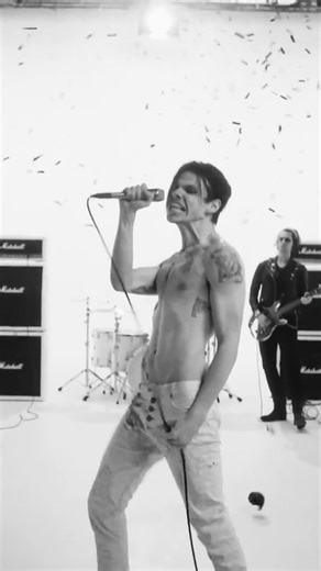 MTV on Instagram: "̷S̷a̷y̷i̷n̷g̷ screaming hello to @yungblud's new music video for "Hello Heaven, Hello," premiering all day on MTV Live + MTVU ☁️"