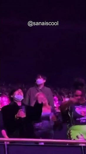 bts dancing to "what makes you beautiful" at a harry styles concert